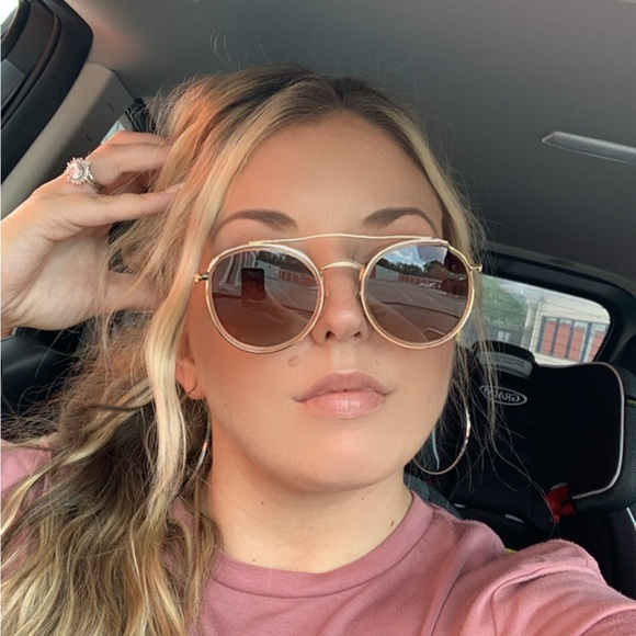 MEET THE POSHER! - Picture 2 of 4